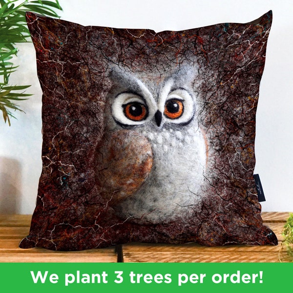 Horned Owl Vegan-Suede Cushion par The LadyMoth | Coussin de hibou de grange de feutre | Oreiller d’automne de jet de hibou | Beau cadeau de hibou | Décor unique de hibou