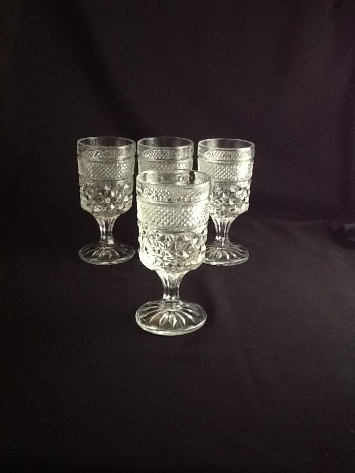 5 PIECE VINTAGE ANCHOR HOCKING WEXFORD DECANTER SET WITH 4 WINE GLASSES 