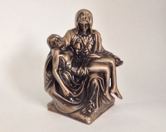 Vintage La Pieta Michelangelo Gold Tone Metal Classic Catholic Masterpieces Religious