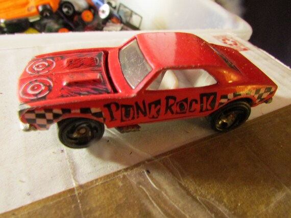Hot Wheels Vintage 1982 - 67 Camaro Rouge Flammes - 1/64 - Loose