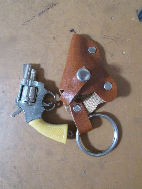 Vintage Western Revolver Pistol Keychain Free USA 