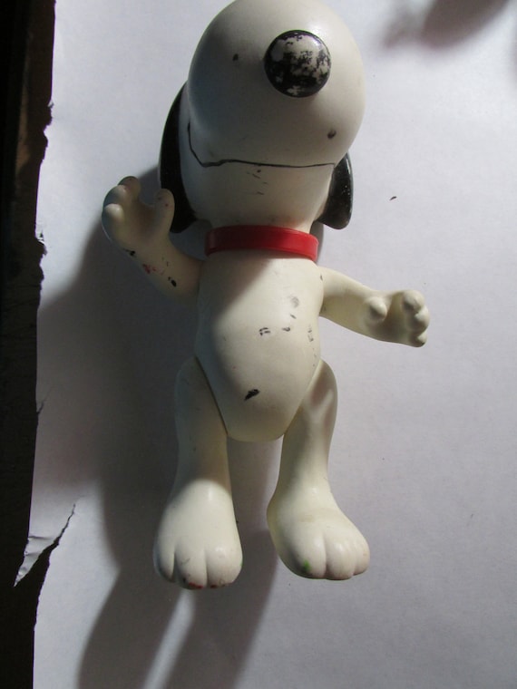 Vintage 1966 (2) Snoopy Peanuts Plastic Toy Dolls United Vintage 1966 (2) Snoopy Peanuts Plastic Toy Dolls United