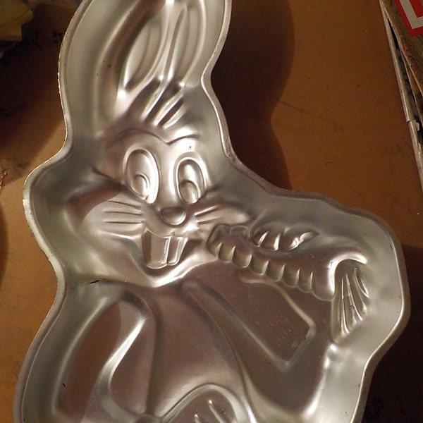 Wilton 1978 Looney Tunes Bugs Bunny 502-7598 Cake Pan Never Used Free USA Shipping