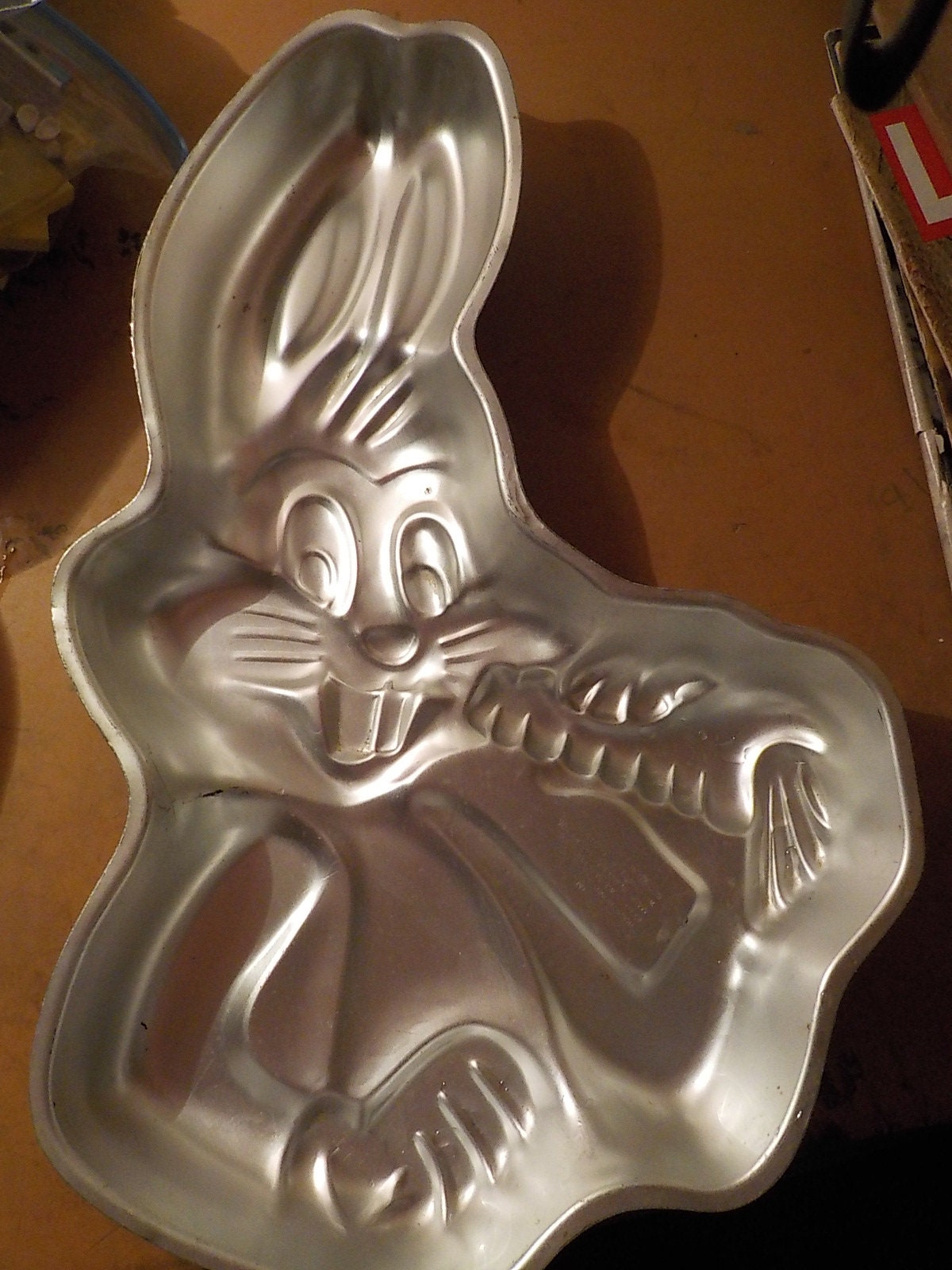 Special price Bugs Bunny Wilton cake pan legacy.in