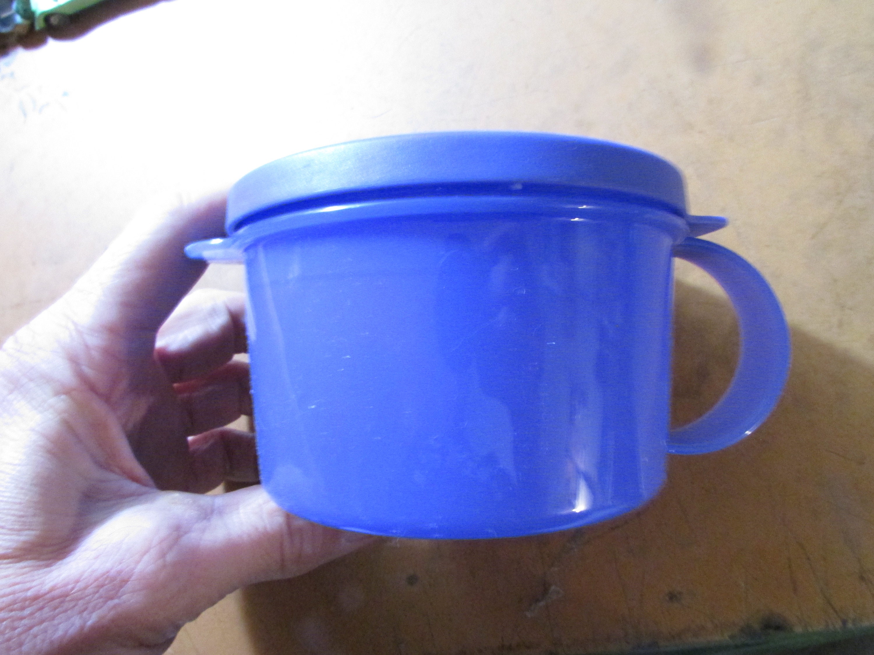 Tupperware Crystalwave Microwave Reheatable Soup Mug Blue Vent 2 Cup 3155 
