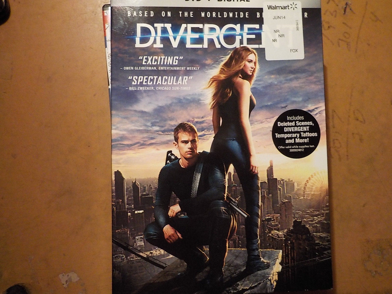 divergent dvd poster