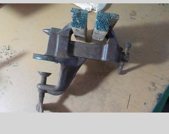 VINTAGE Small Bench Vise Free USA Shipping