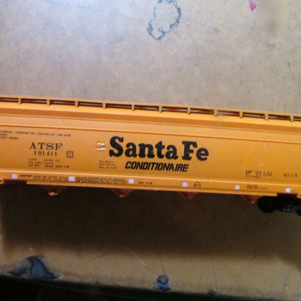 Santa Fe Conditionaire ATSF 101411 Orange Box Car 1:87 HO Scale Model Train Track Free USA Shipping