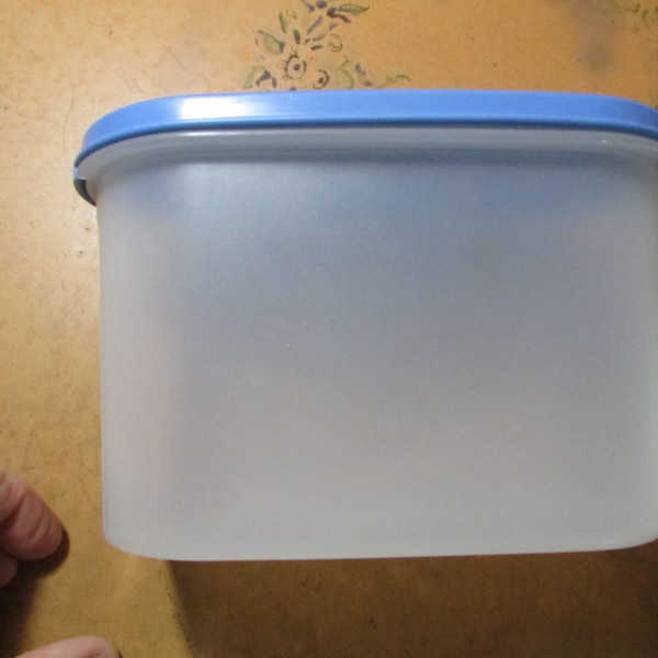 Tupperware Modular Mates Blue Flip Top Pour Lid 4 3/4 Cup Oval Container 1612 Pre Owned Free USA Shipping