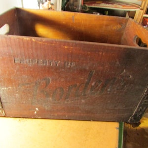 Old Vintage Bordens NY Wood Metal Milk Dairy Bottle Crate Box 19x11x13 Inches Free USA Shipping