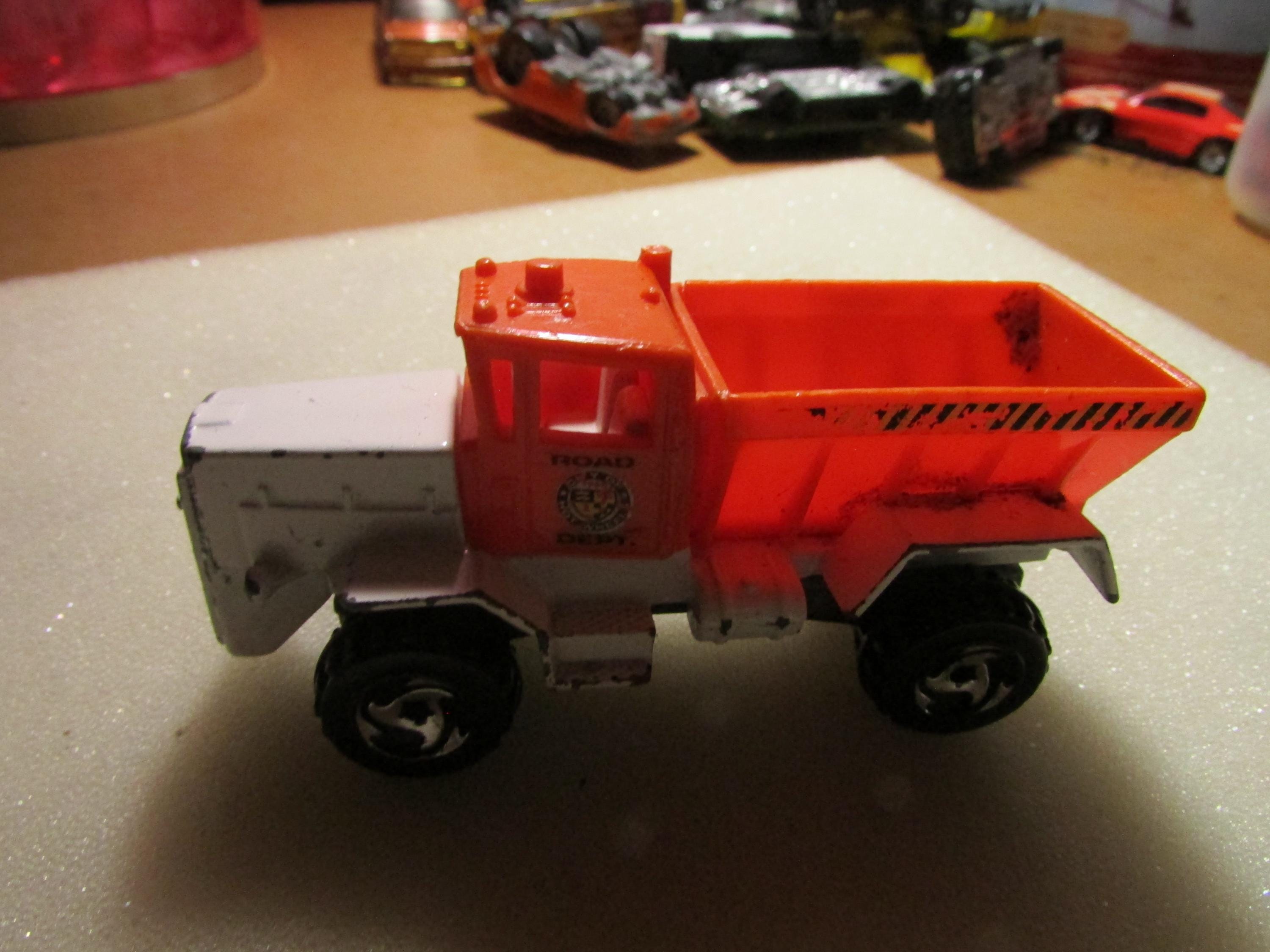 Matchbox Real Working Rigs – Oshkosh P-Series Snow Plow Rosso Scala 1:64 - Foto 2