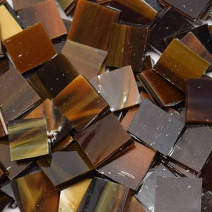 Chokladsirapsfärgade glasmosaikplattor