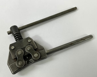 Separador de cadena de bicicleta de buje sólido de alta resistencia, década de 1930. Accesorios vintage para bicicletas y motocicletas. Herramienta retro para separar cadenas. Regalos de herramientas antiguas para bicicletas.