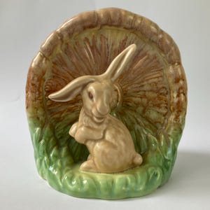 1930er Jahre SylvaC Hase & Pilz Vase Modell Nr.1610. Mid Century Kitsch Keramik. Hase Ornamente Wohnkultur. Art Deco Blumenvasen-Vasen.