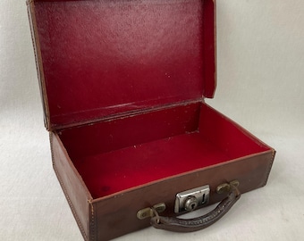 Saddle Leather Attaché Case c1925-30. WW2 Evacuee-Reenactment Suitcase. Art Deco Luggage. Retro Briefcase-iPad Case. Wedding-Honeymoon Case.