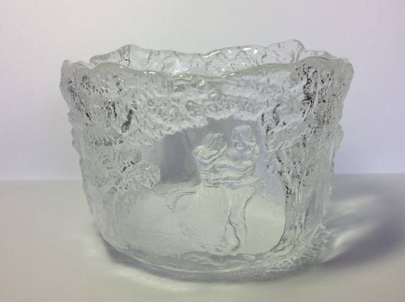 Kosta Boda "Rhapsody" Skål by Kjell Engman. Medium Size. Hand Made Crystal Bowl. Retro Swedish Crystal. "Rhapsody" Bowl by Kosta Boda Glass.