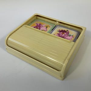 Rolinx Catalin Plastic Auto Lift Roll Top Playing Card Case c1950s. Scatola per carte da bridge Mid Century Modern. Accessori e regali per tavoli da gioco retrò
