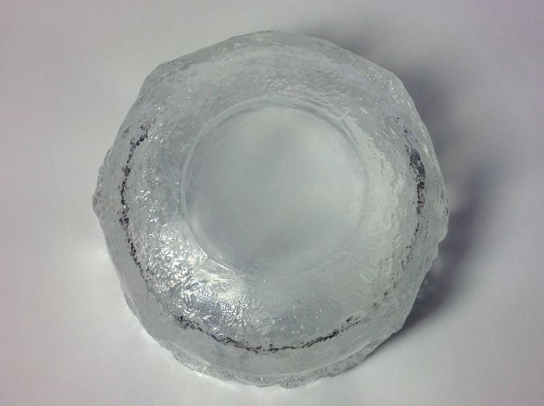 Kosta Boda „Rhapsody“ Skål von Kjell Engman. Mittlere Größe. Handgemachte Kristallschale. Retro schwedischer Kristall. "Rhapsody" Schale von Kosta Boda Glass. Bild 6