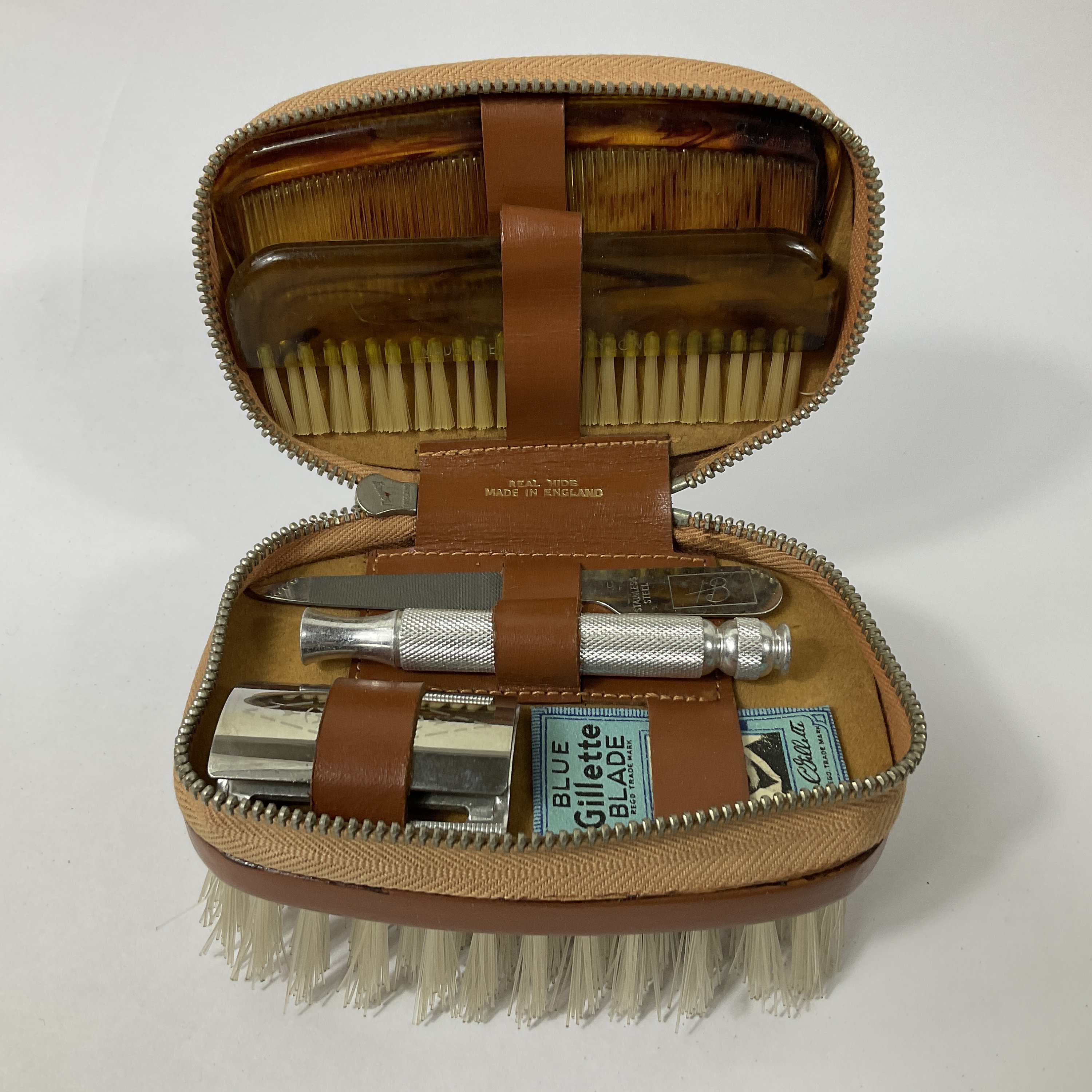Gillette Compact Travel Shaving Case Men's Travel Grooming - Main Image