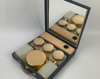 Estuche de belleza de lujo Sirram, años 50. Estuche de maquillaje de viaje retro de mediados de siglo. Accesorios de belleza de los años 50. Estuche de maquillaje de viaje para mujer. Sirram, Inglaterra.
