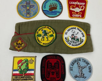 Juego de gorra de guarnición y parche para coser de los Boy Scouts of America, década de 1970. Insignias y parches de los BSA. Artículos de colección de los Boy Scouts de EE. UU. Objetos efímeros retro del escultismo.