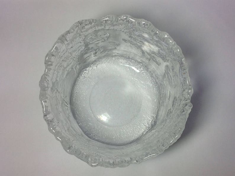 Kosta Boda „Rhapsody“ Skål von Kjell Engman. Mittlere Größe. Handgemachte Kristallschale. Retro schwedischer Kristall. "Rhapsody" Schale von Kosta Boda Glass. Bild 3