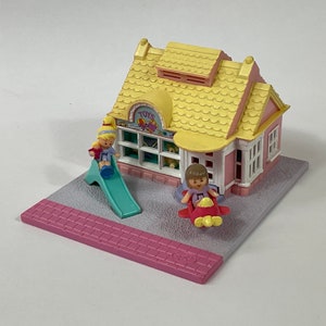 Zeldzame Pollyville-speelset &#39;Polly Pocket Toy Shop&#39; uit 1993 (compleet). Ook bekend als Polly&#39;s Toy Shop, Tiny World-collectie. Vintage Polly Pocket-speelgoed.