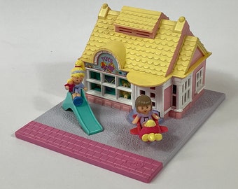 Seltenes 1993 "Polly Pocket Toy Shop" Pollyville Spielset (Komplett)." AKA Pollys Spielzeugladen, Tiny World Kollektion. Vintage Polly Pocket Spielzeug.