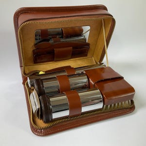 Gentleman&#39;s Compact Leather Travel Shaving Case c1940s. Gillette DE Razor. Men&#39;s Travel Grooming Case. Retro/Mid Century Costume Accessories