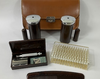 1940s Gentleman's Pigskin Travel Shaving Case. Gillette Tech Razor. Men's Travel Shaving/Grooming Case. Retro WW2/Army Costume Accessories.