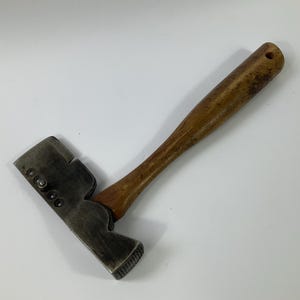 Sällsynt Plumb Victory Roofers hammare ca 1940-talet. Amerikanska verktyg från andra världskriget. Retro jägare-, skogsarbetare-, bushcraft-, tändveds- och läktverktyg. Verktygslåda, julklappar.