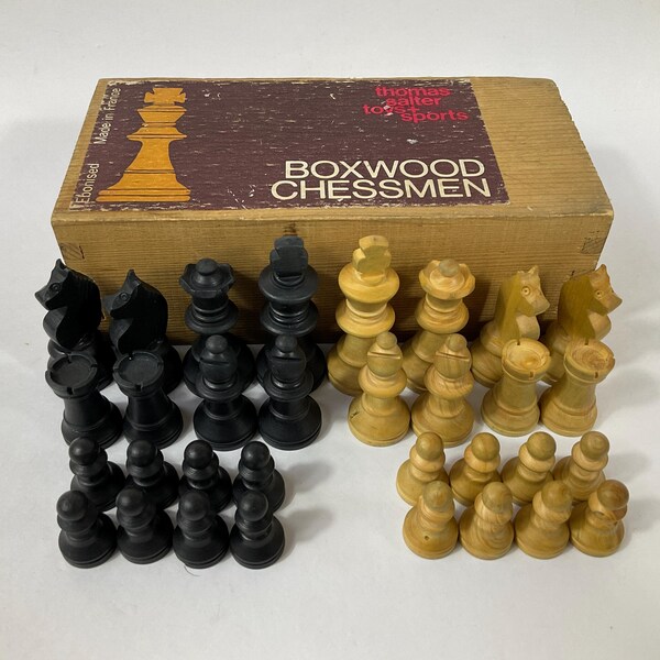 French Staunton Pattern Boxwood Chess Set c1960s. Retro Dwarf Chessmen. Traditional Small Boxwood Chess Pieces - Child’s Set. Parlour Games.