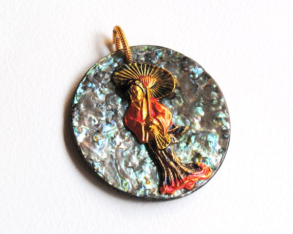 Vintage Geisha Pendant.