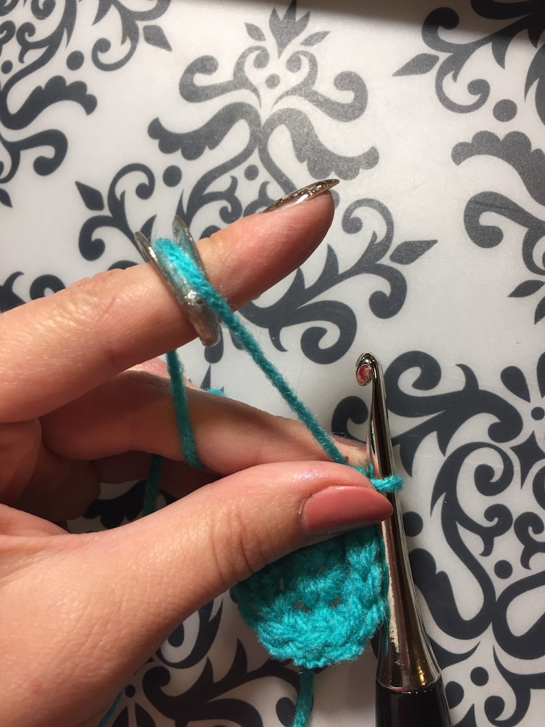 Yarn Guide Ring / Yarn Guide Finger Holder Knitting Loop Ring for DIY