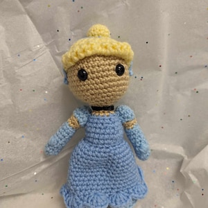 Patrón de crochet Princesa Cinder Amigurumi