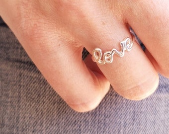 Anello dell'amore, anello regolabile in argento, delicato anello in oro, gioiello minimalista dell'amore, regalo in argento sterling per lei, anello dell'amore fatto a mano