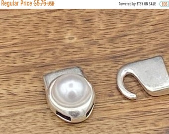 25% OFF New Zamak White Pearl Toggle Hook Clasp For 10mm Flat Leather - Antique Silver - C2878 - Qty 1
