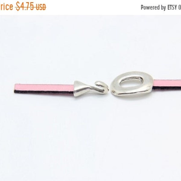 25% OFF July - New Zamak Oval Toggle Hook Clasp For Up To 5mm Flat Leather Cord - Silver - C2904 - Qty 1