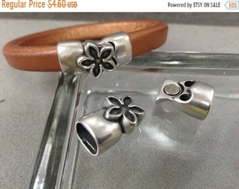 25% OFF Magnetic Flower Clasp - Antique Silver - for Licorice Leather - 10x6mm Leather C242 Qty 1