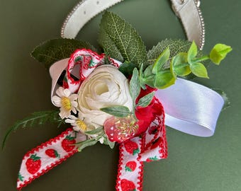 Collier fleur corsage pour chien, corsage fraise en soie pour animal de compagnie, accessoires d'été pour chien, épingle florale collier de mariage, décoration de fête pour animaux de compagnie