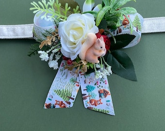 Corsage festif pour collier de chien de Noël, prêt pour portrait d'animal de compagnie, fleur de collier pour Noël avec écureuil des bois et ruban décoratif