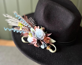 Décoration de chapeau, clip pour fedora, canotier, trilby, chapeau de paille, un accessoire de soie et de fleurs séchées pour ajouter du style à n'importe quel chapeau