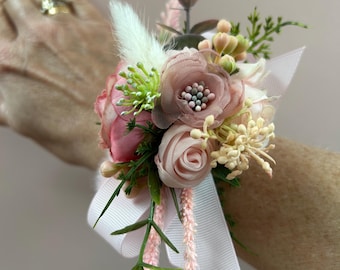 Corsage cheveux chouchou poignet, chouchou fleurs en soie, chouchou hiver fourrure, élastique pour cheveux rose duveteux avec des fleurs pour l'ambiance bohème hivernale
