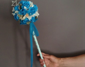 Bleu de baguette magique, baguette de fleur de demoiselles d’honneur, baguette magique princesse, fleuriste, bâton de mariage, boule de fleurs, accessoires pour témoin, chasseur baguette, posey, pomme de senteur,