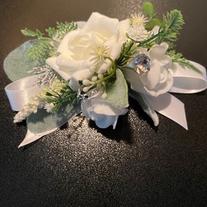 neckwear for dogs in white silk flowers that slips onto collars