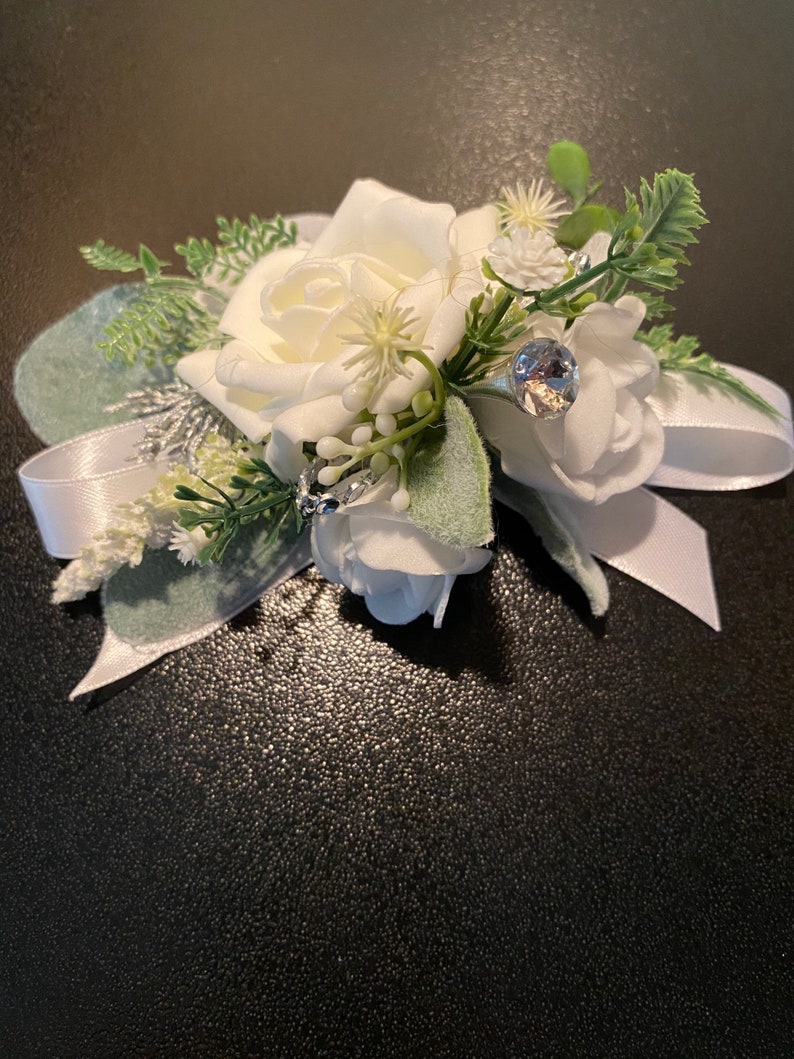 neckwear for dogs in white silk flowers that slips onto collars