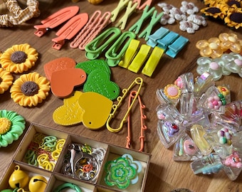 Sélection de fournitures de bricolage pour commencer une activité de pleine conscience, lot de porte-clés, embellissements, perles, rubans de fleurs, clips, décoration