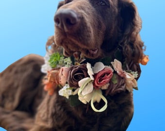 Guirlande de chien en marron, rouille, roses cuivrées, ruban blanc. Cérémonie de pleine fleur de collier de chien de mariage, portrait prêt à l'emploi de photo pour l'accessoire de chien