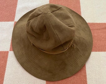 Sombrero de ante de ala ancha de los años 70