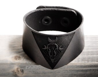 leather gothic bracelet with crow skull